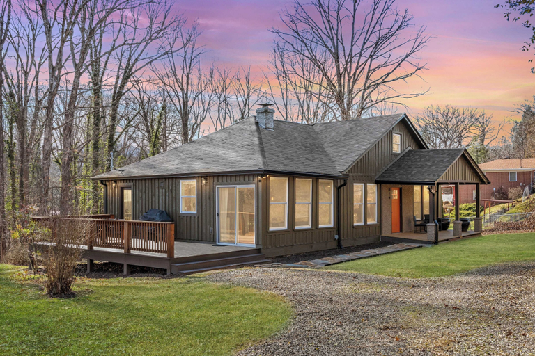 Sage Lodge by Avantstay Open w/ Power, Water, & Wifi! Discounted!, Buncombe