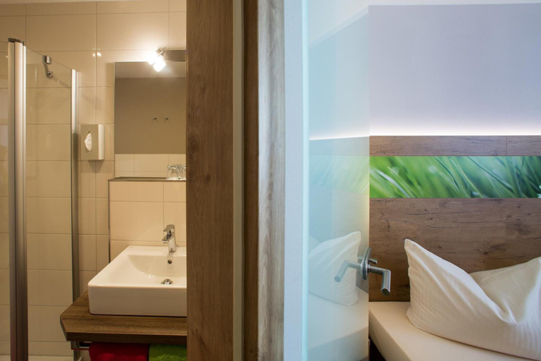 Bathroom 4, Hotel Bauer garni, Ingolstadt