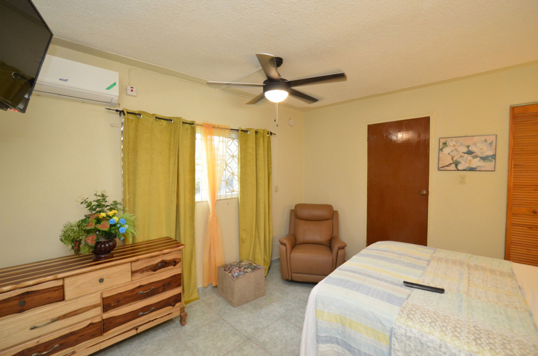 Bedroom 2, Cozy Locale Inn