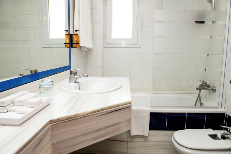 Bathroom 5, Hotel ROC Illetas & SPA, Baleares