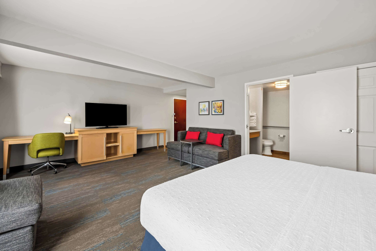 Bedroom 3, Hampton Inn & Suites Wilson I-95, Wilson