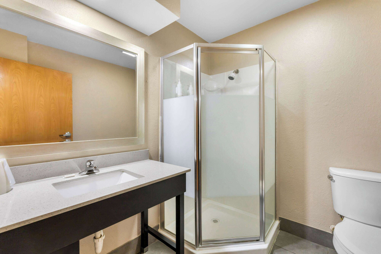 Bathroom 4, Super 8 By Wyndham Dickson, Dickson