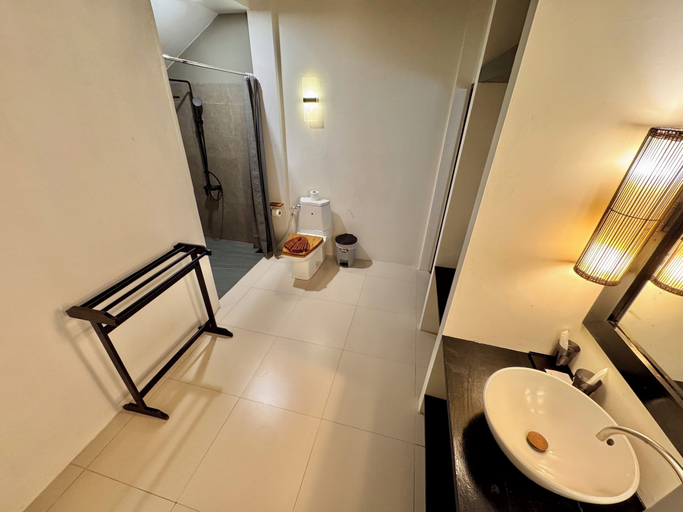 Bathroom 9