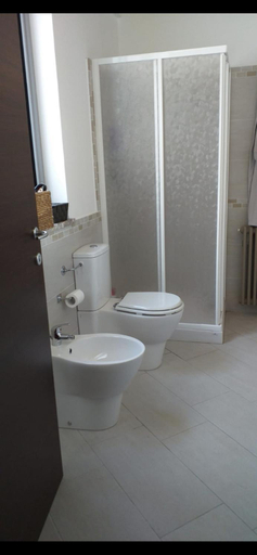 Bathroom 3, I portici, Messina