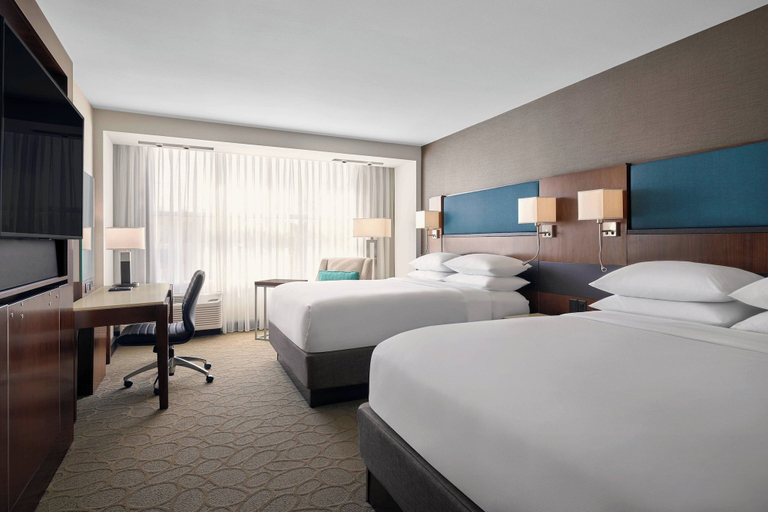 Bedroom 4, Delta Hotels by Marriott Milwaukee Northwest, Waukesha