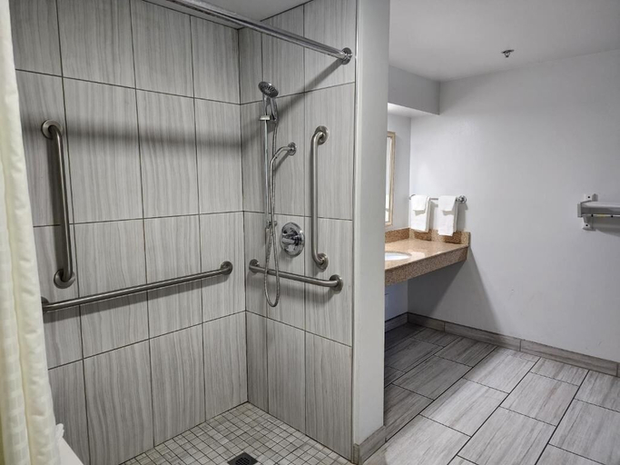 Bathroom 3, Motel 6 Barstow, CA - Mojave Desert Stop - I-15, San Bernardino