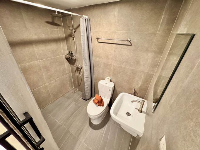 Bathroom 8