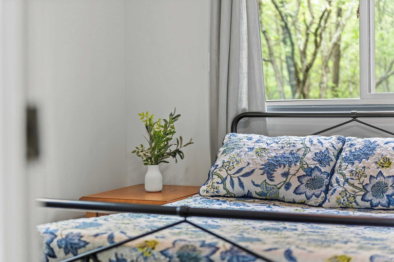 Bedroom 3, The Tranquil Trails by Avantstay Lake Access, Deck, Fireplace, Carbon