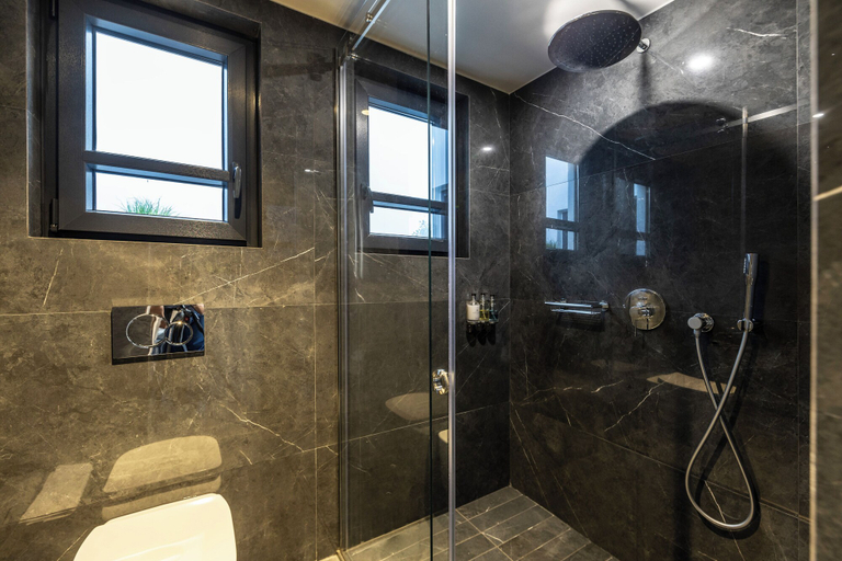 Bathroom 5, Oniro City, Attica