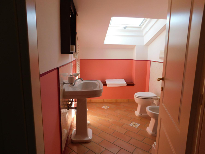 Bathroom, Palazzo Albini, Salerno
