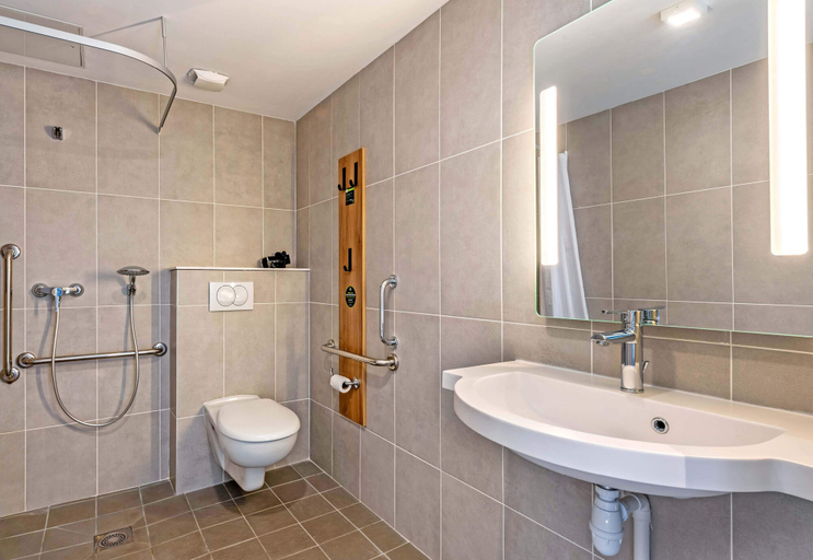 Bathroom 4, B&B HOTEL Brest Centre Port De Commerce, Finistère