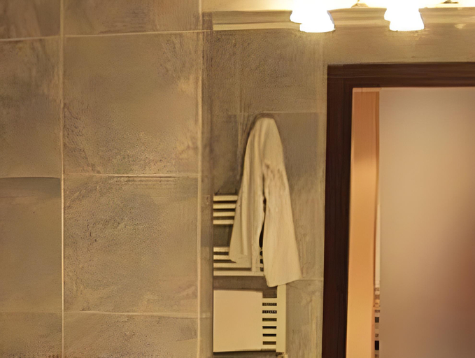 Bathroom 10
