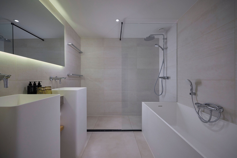 Bathroom 5, WestCord Strandhotel Seeduyn, Vlieland
