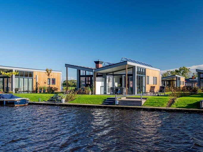 Exterior & Views 1, Beautiful Chalet With a Jetty, Near Frisian Lakes, Boarnsterhim