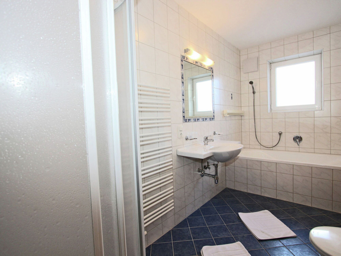 Bathroom 3, Apartment in Fiss Near Ski Lifts, Landeck