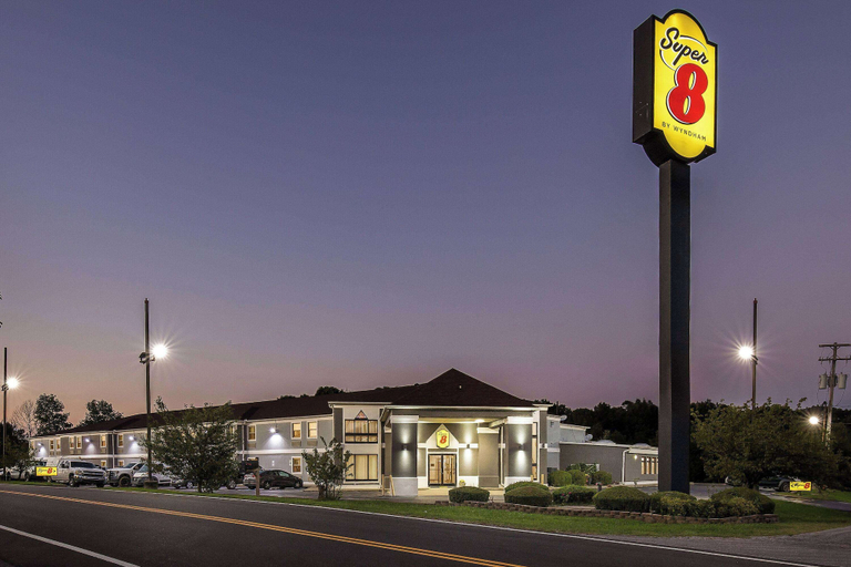 Others 5, Super 8 by Wyndham Dickson, Dickson