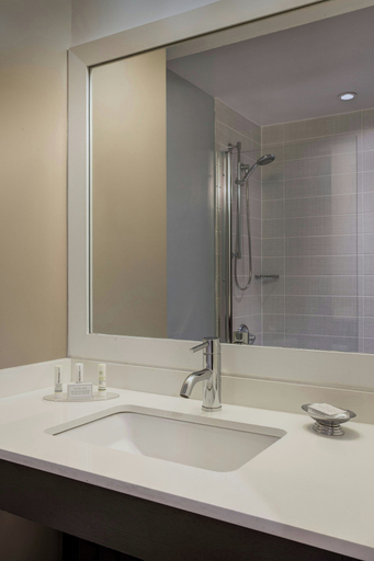 Bathroom 10