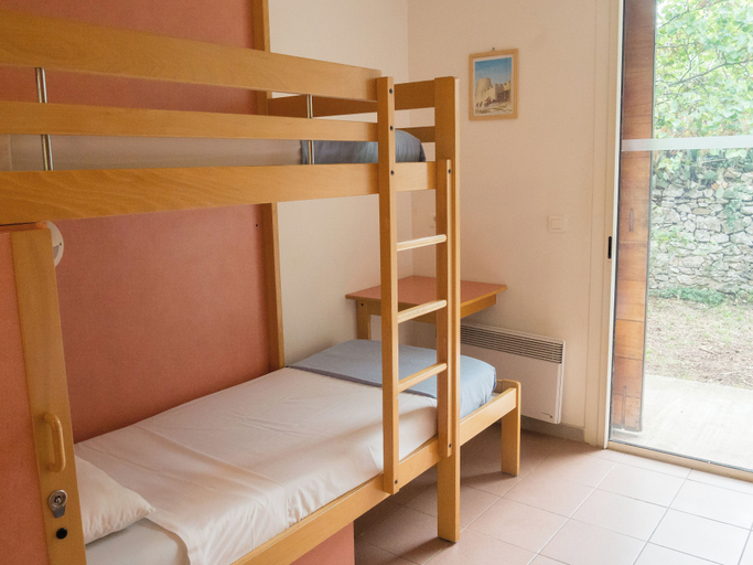 Bedroom 3, Auberge de Jeunesse HI Nîmes, Gard
