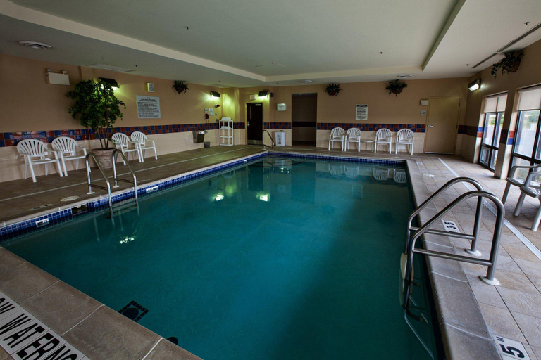 Sport & Beauty 5, Hampton Inn By Hilton Napanee, Lennox and Addington