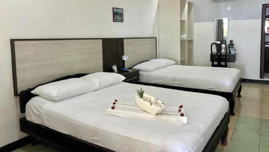 Bedroom 4, Hotel Claudio & Gloria Beach Front, Carrillo