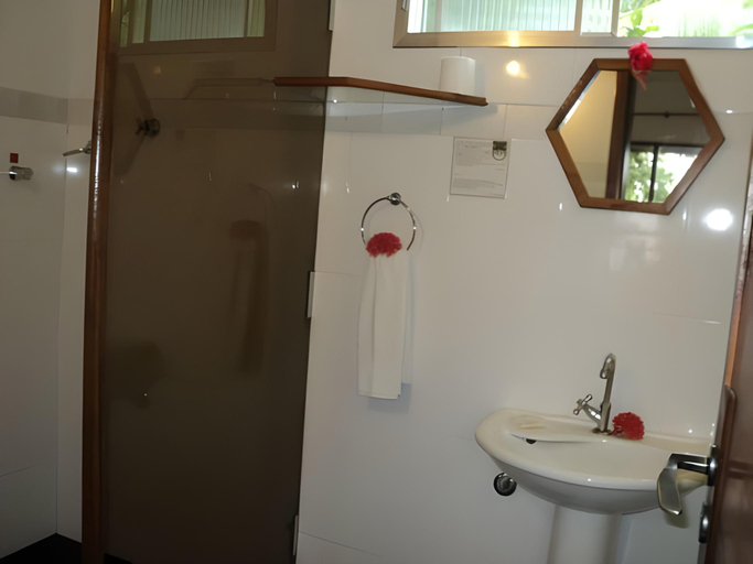 Bathroom 13