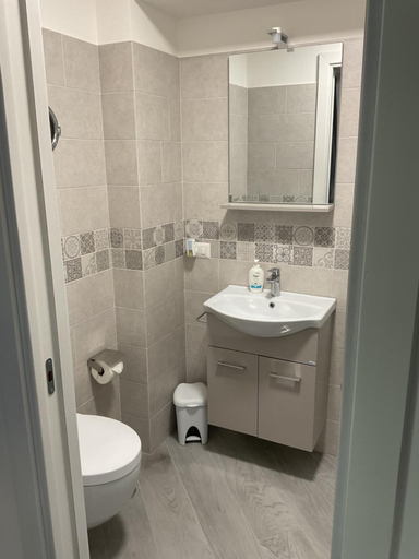 Bathroom 2, The Third Floor, Napoli