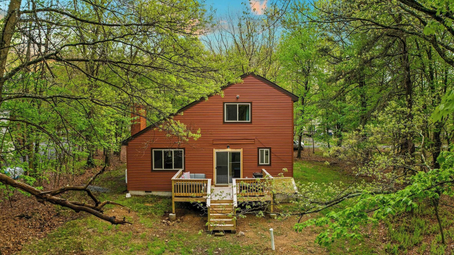 Others 1, The Tranquil Trails by Avantstay Lake Access, Deck, Fireplace, Carbon