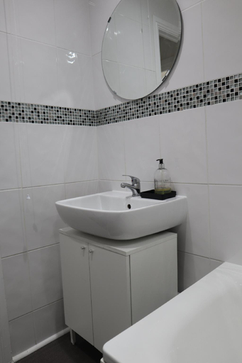 Bathroom 3, Heron House, Northamptonshire