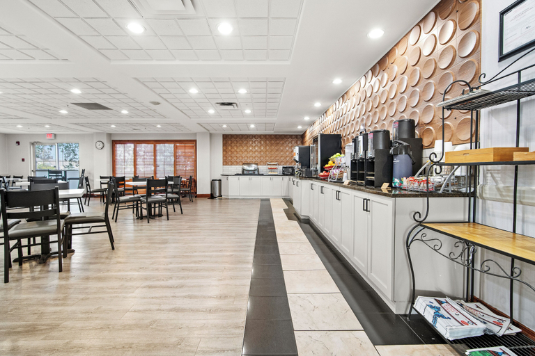 Food & Drinks 5, Wingate by Wyndham - Edmonton West, Division No. 11