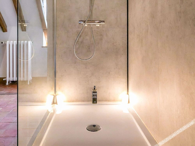 Bathroom 4, ibis Styles Dijon Sud Domaine de Beauregard, Côte-d'Or