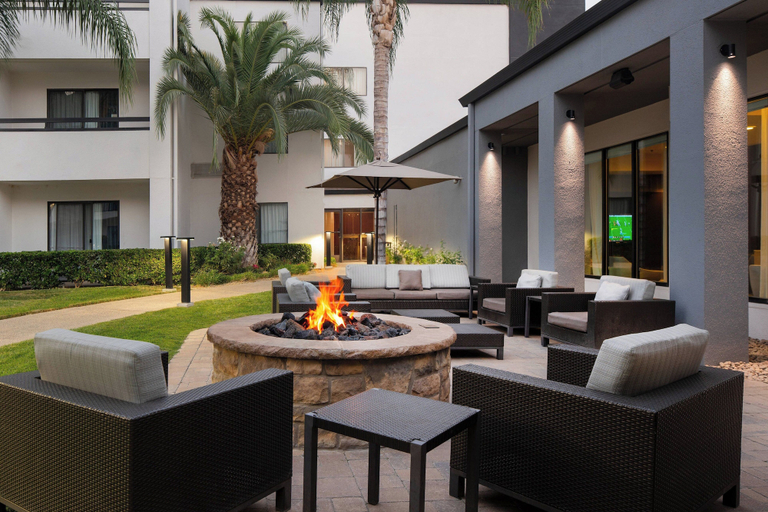Food & Drinks 5, Courtyard by Marriott Fresno, Fresno