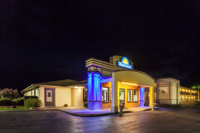 Exterior & Views 1, Days Inn by Wyndham El Reno, Canadian