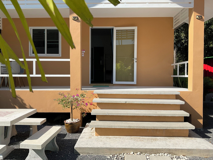 Exterior 11