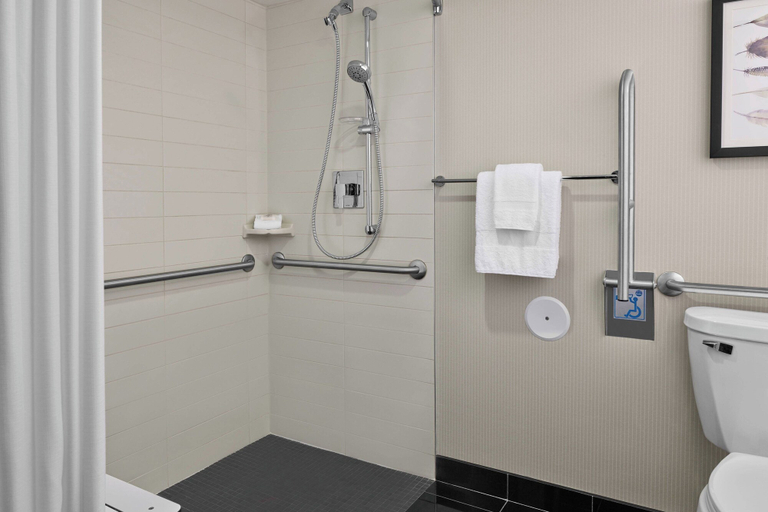 Bathroom 5, Delta Hotels by Marriott Milwaukee Northwest, Waukesha
