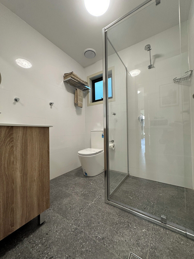 Bathroom 7