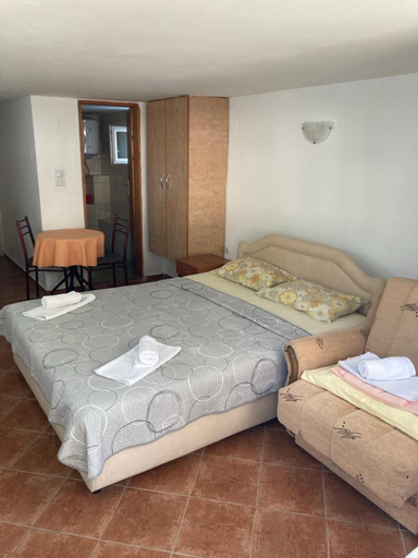 Others 5, Villa Savovic