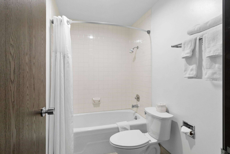 Bathroom 5, Ramada by Wyndham Richfield UT I-70, Sevier