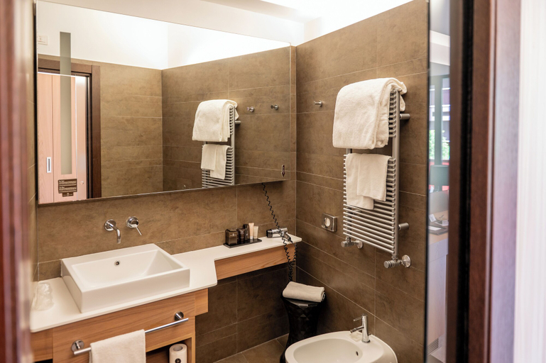 Bathroom 5, Eolian Milazzo Hotel, Messina