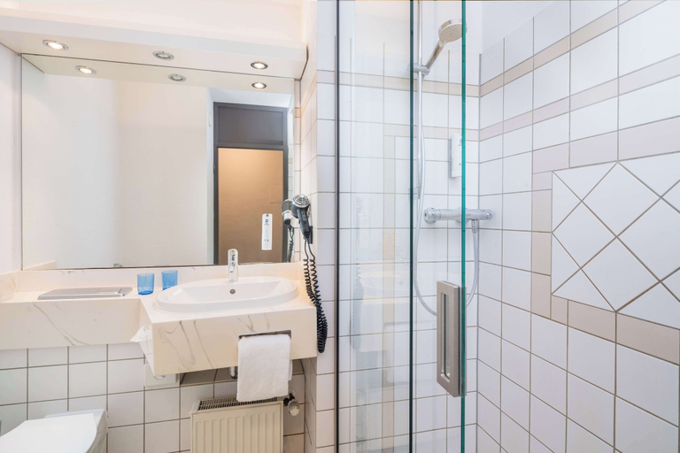 Bathroom 4, Best Western Hotel Kaiserslautern, Kaiserslautern