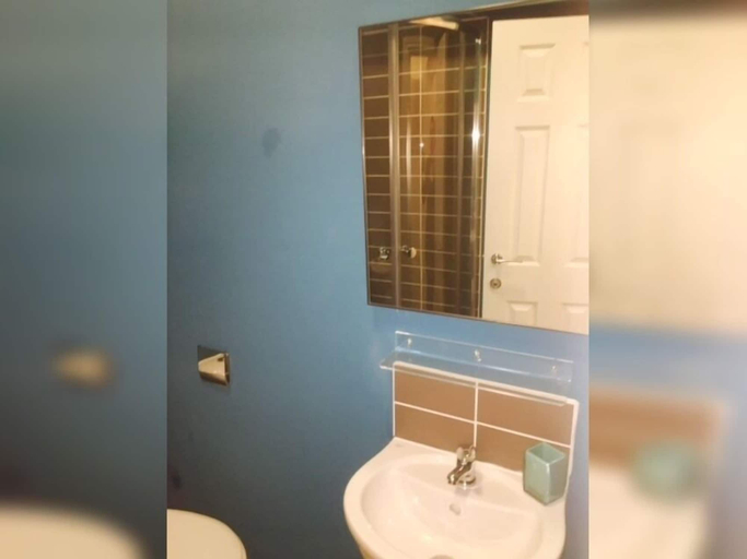 Bathroom 3, Town House @ Balliol St, Stoke-on-Trent