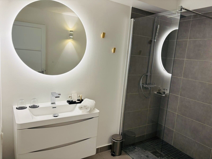 Bathroom 3, Le Logis Versaillais, Yvelines