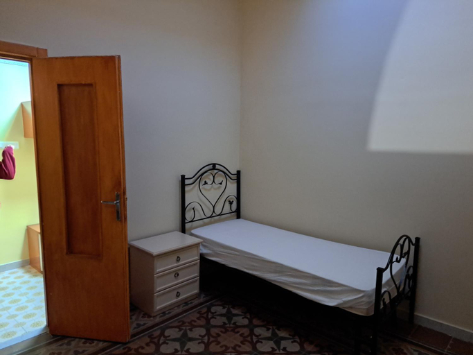 Bedroom 2, Araba fenice, Taranto