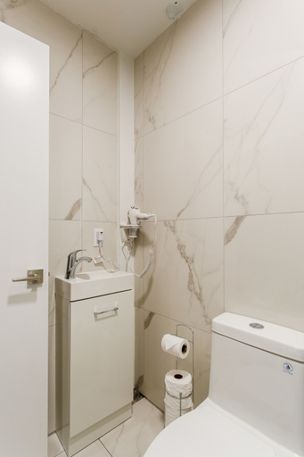 Bathroom 3, Parc Avenue Lofts, Montréal
