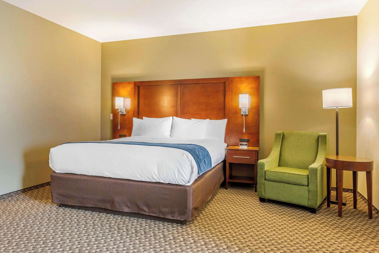 Bedroom 4, Comfort Suites Burlington near I-5, Skagit
