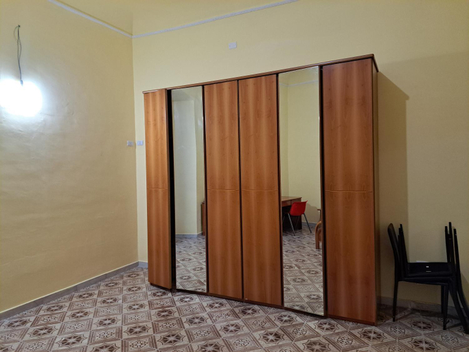 Others 5, Araba fenice, Taranto