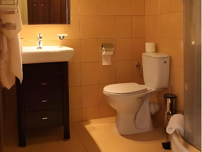 Bathroom 7