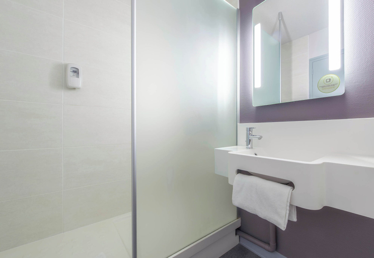 Bathroom 3, B&B HOTEL Orange, Vaucluse