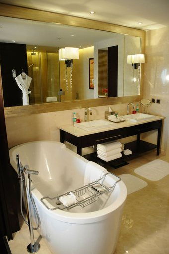 Bathroom 5, JW Marriott Hotel Bengaluru, Bangalore