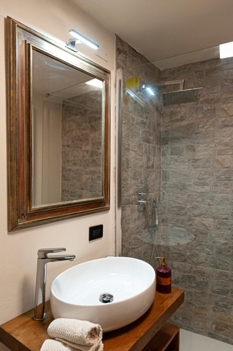 Bathroom 3, La Casetta casa vacanze a Vallo di Nera , Perugia
