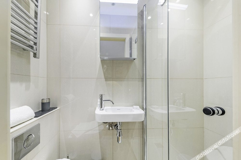 Bathroom 5, Fitzrovia by CAPITAL, London
